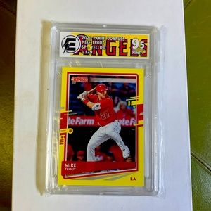 2020 Panini Donruss, Mike Trout, short print yellow #129 electric graded 9.5